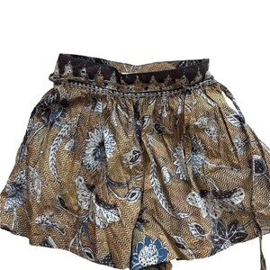 Ulla Johnson play short.